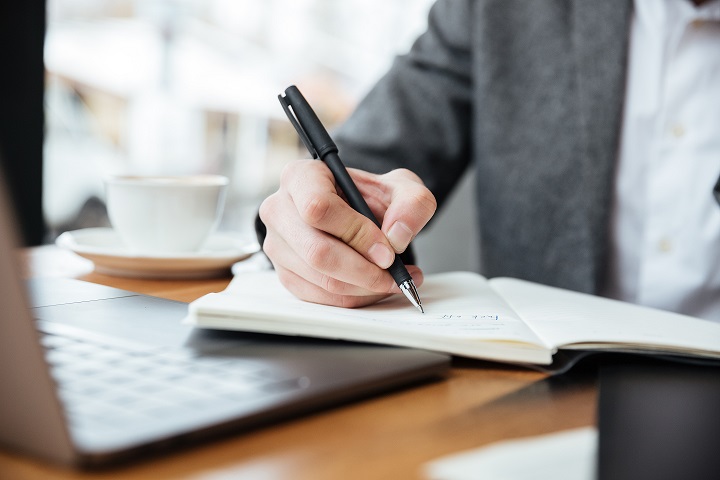 ¿Cómo pulir su estilo de escritura con un servicio de corrección lingüística?